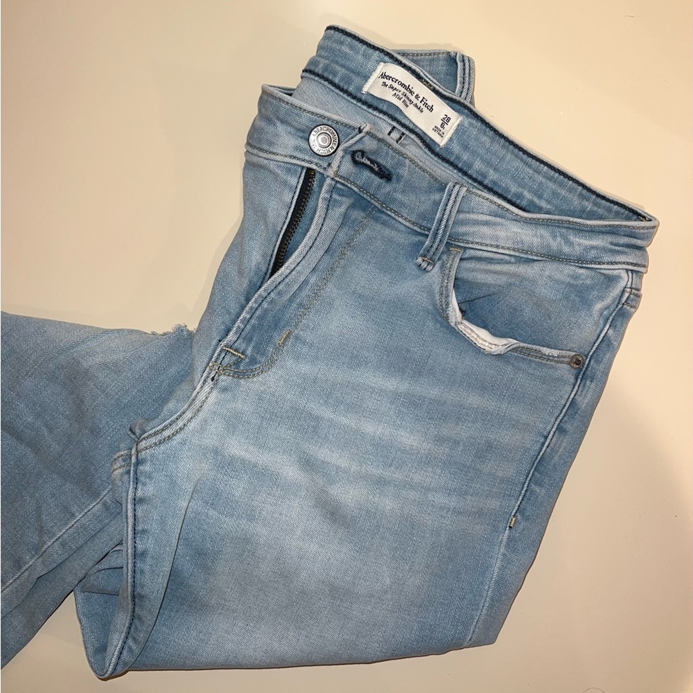 Abercrombie & Fitch Light Wash Cropped Jeans